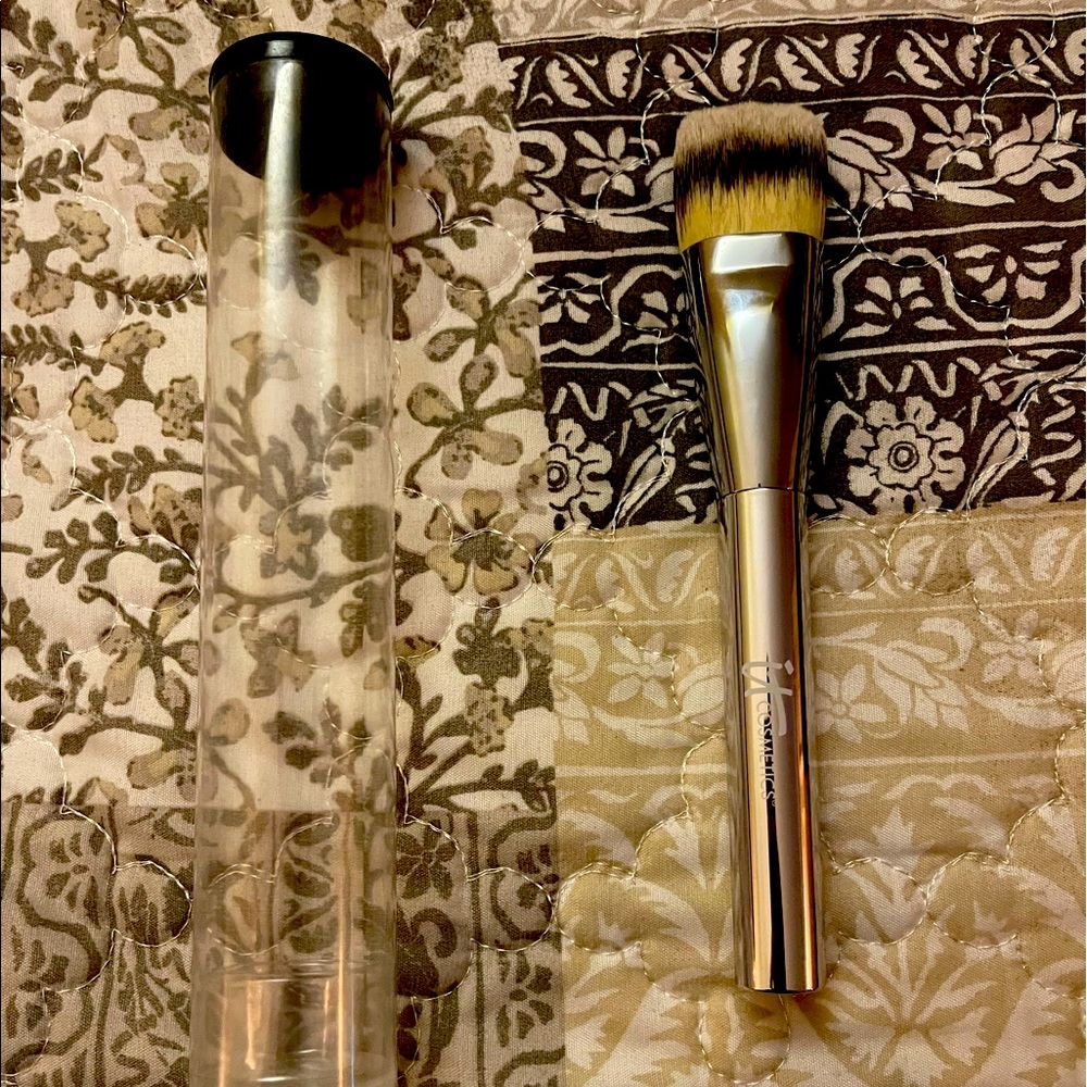 IT Cosmetic Foundation Brush